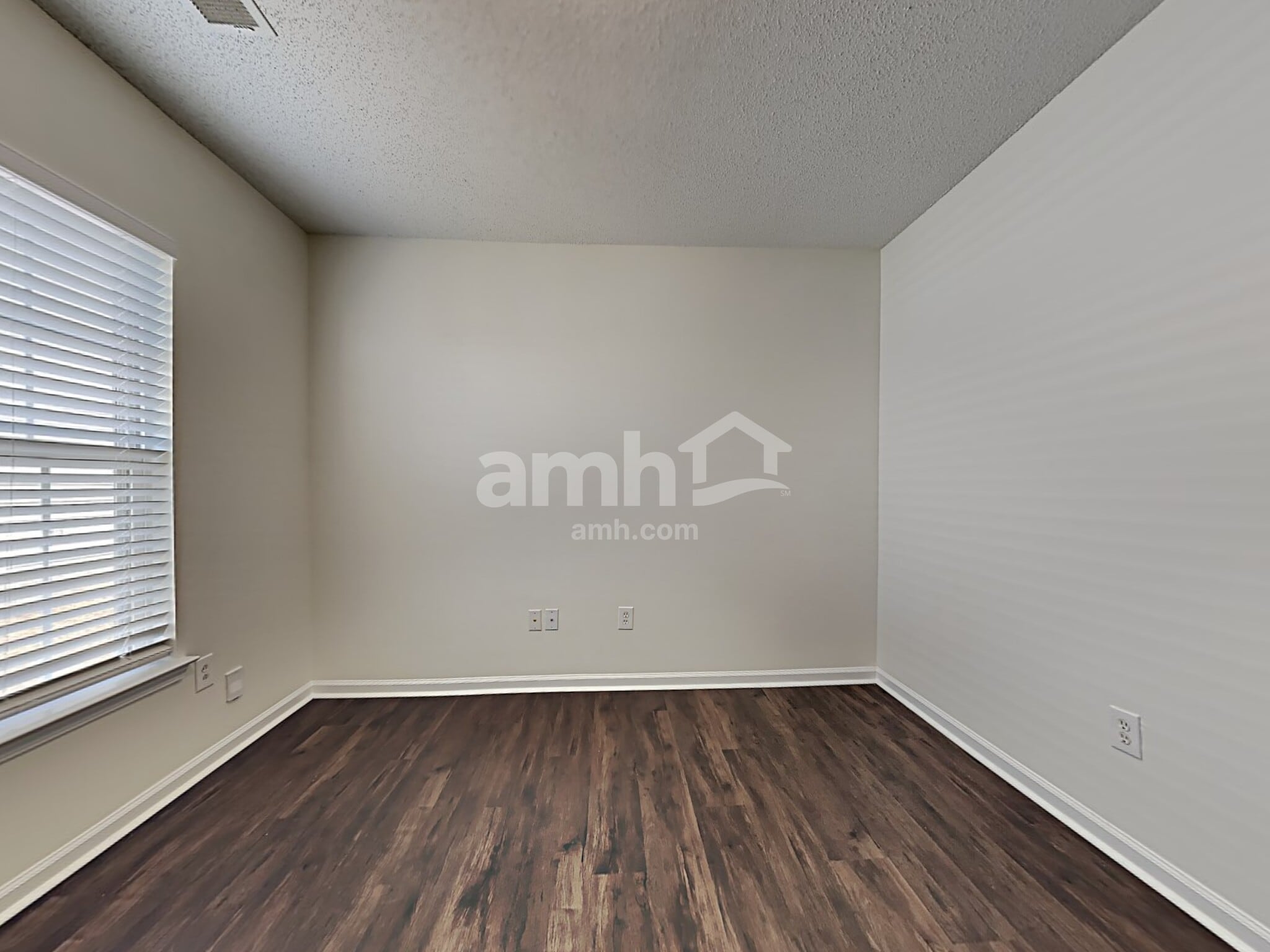 Building Photo - 3028 Crusades St