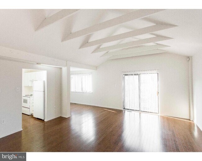 Building Photo - 2031 South St