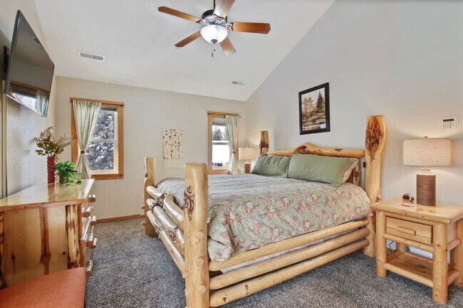 Building Photo - 130 Par Dr