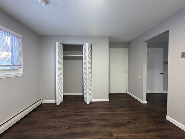 Interior Photo - 818-826 Pine St. - Red Pod