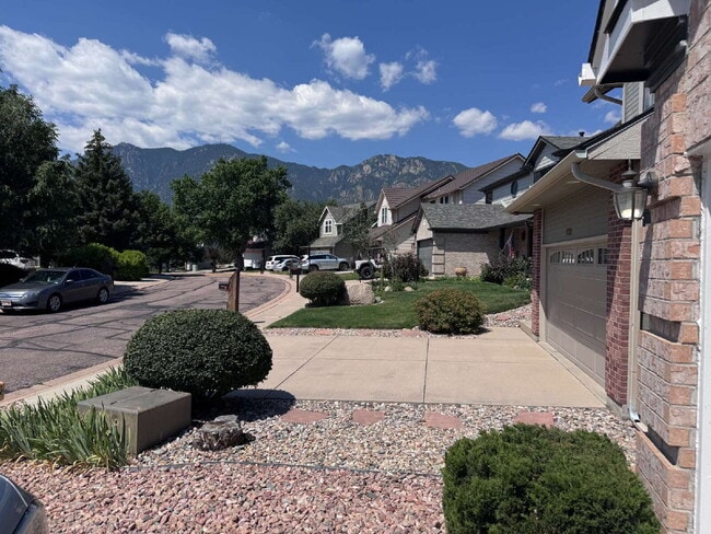 Building Photo - 5-Bedroom Home in D12 with Open Space View...