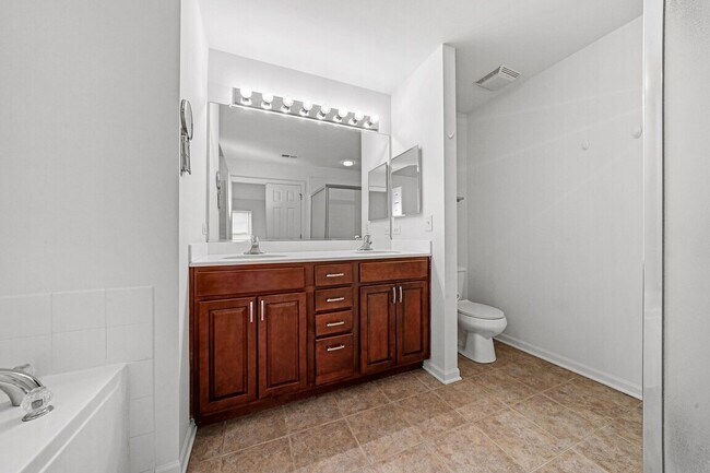 Building Photo - 760 Lambert Ln