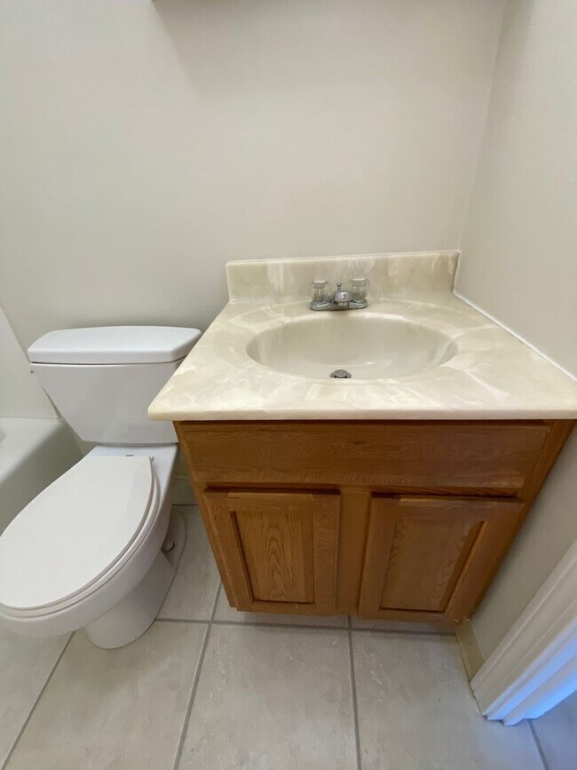 Building Photo - Andover, CT- One bedroom one bath apt in a...