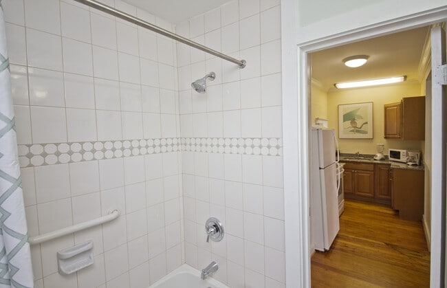 Building Photo - Furnished Studio in Old Town