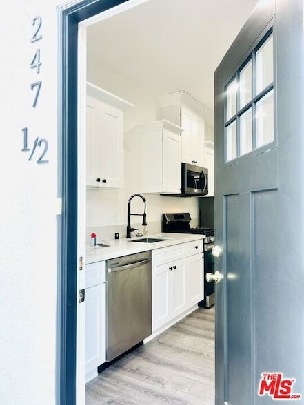 Building Photo - 247 S Catalina Ave