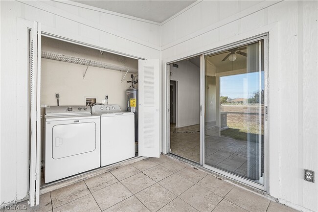 Building Photo - 1733 NE 7th Pl