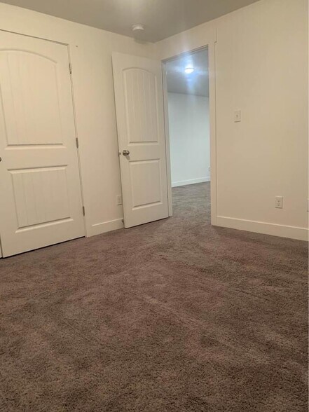 Building Photo - 4963 E Silver Ridge Rd