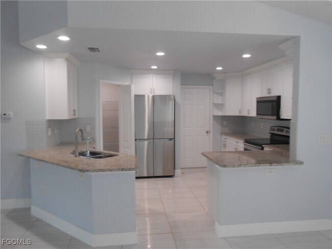 Building Photo - 601 Clayton Ave