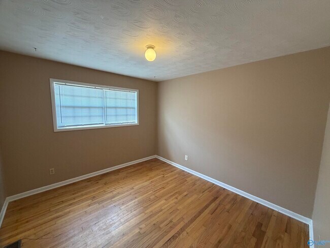 Building Photo - 1802 Tunsel Rd SW