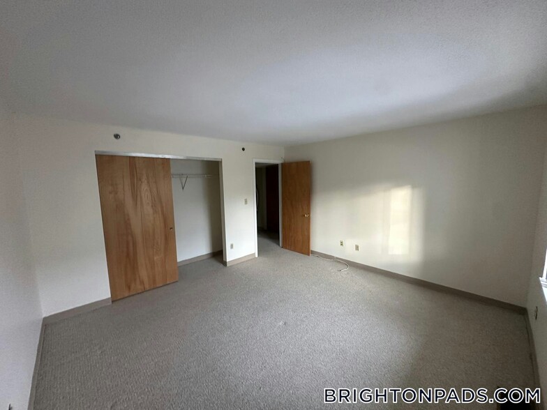 Building Photo - 146 N Beacon St