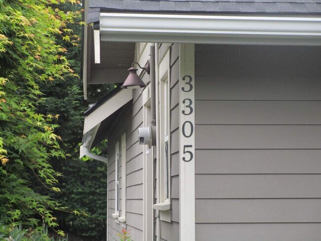 Building Photo - 3305 Tarabochia St