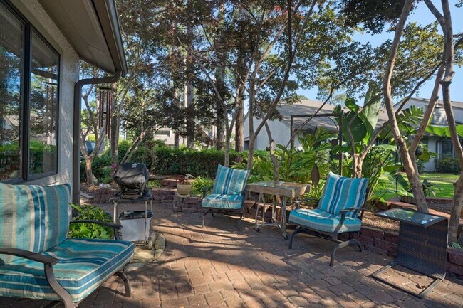 Building Photo - Bluewater Bay Townhome - 6 month lease Only