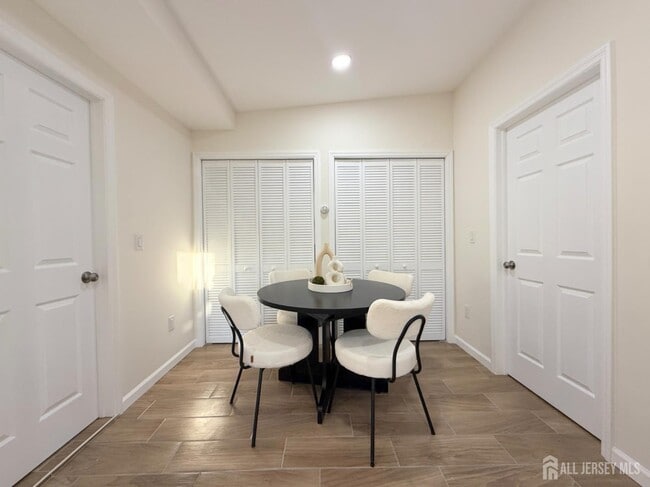 Building Photo - 6 Fitch St