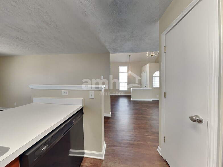 Building Photo - 1212 Wembley Dr