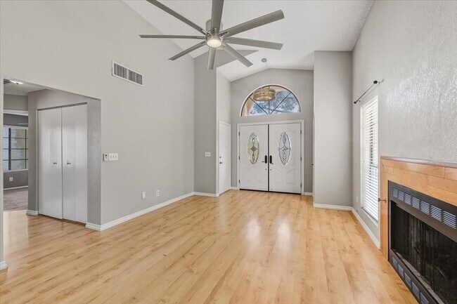 Building Photo - 4909 Fiesta Lakes St