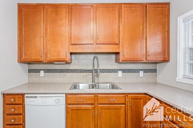 Building Photo - 427 N Harding Ave