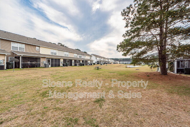 Building Photo - 522 Truman Dr