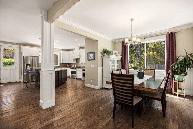 Building Photo - Bainbridge Island Home