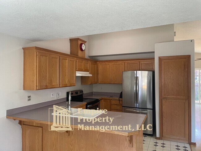 Building Photo - 981 Hollow Way