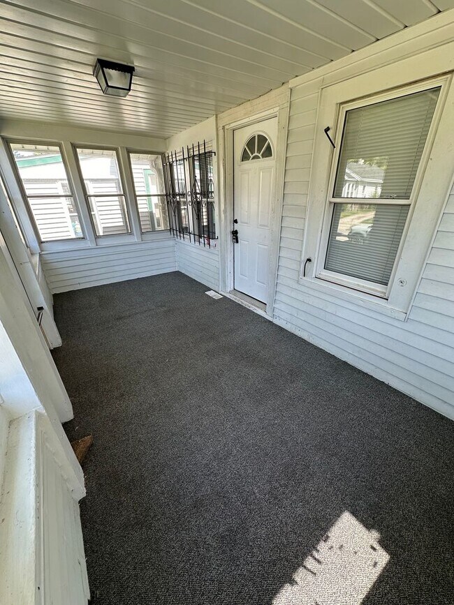 Building Photo - 2 bed 1 bath