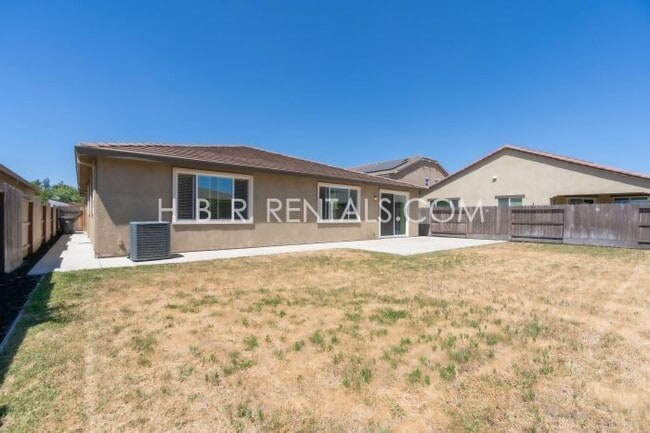 Building Photo - Spacious Elegance: 4-Bedroom with 3.5 Baths in Manteca