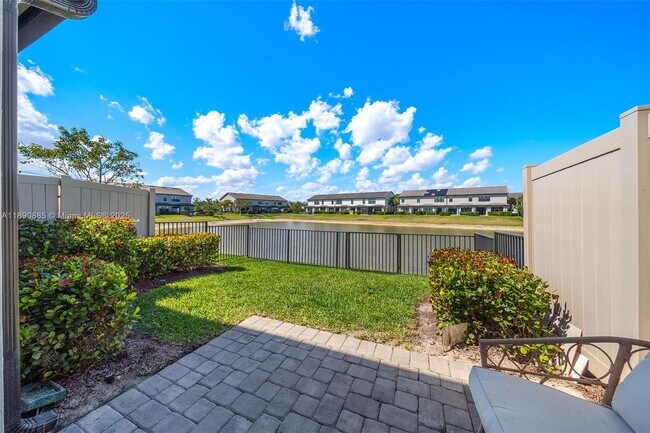 Building Photo - 2193 Appleton Cir S