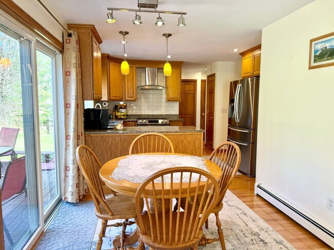 Building Photo - Meticulously Maintained 3BD/2.5BA Home in Quiet Westbrook Neighborhood!