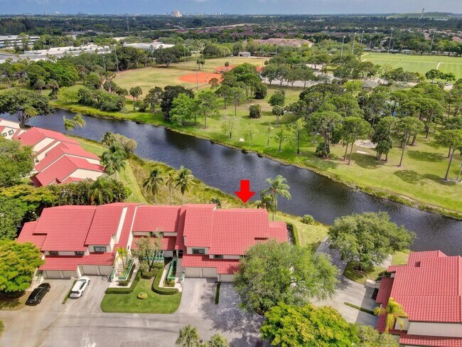 Building Photo - 6 Lexington Ln E