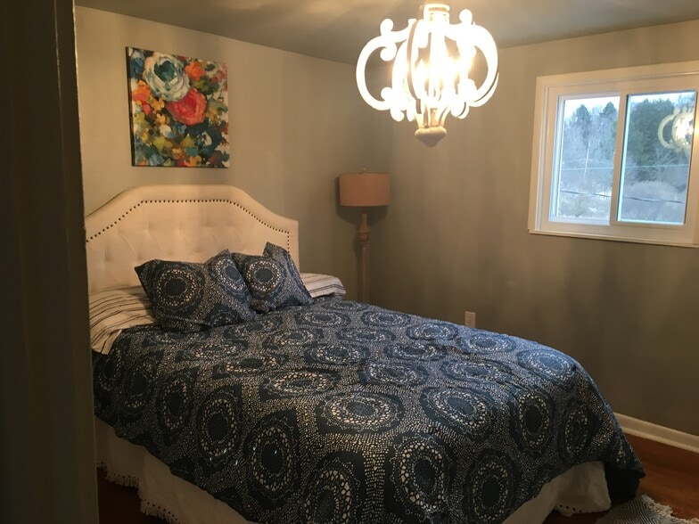 Building Photo - 440 Cole Rd