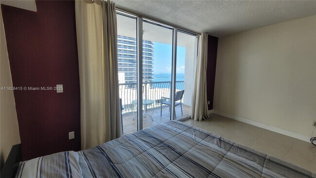Building Photo - 1750 N Bayshore Dr