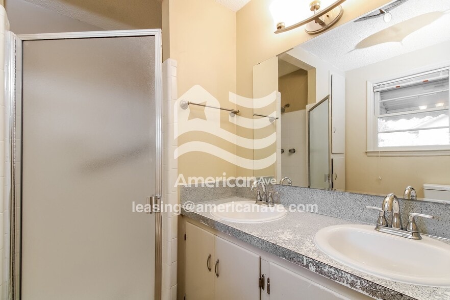 Building Photo - 2713 Marling Dr