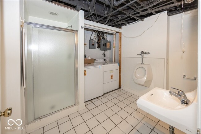 Building Photo - 6144 Winthrop Ave