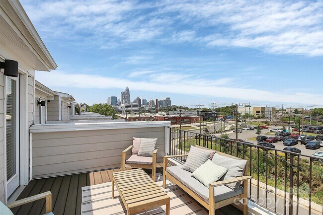 Building Photo - 256 Parkwood Ave