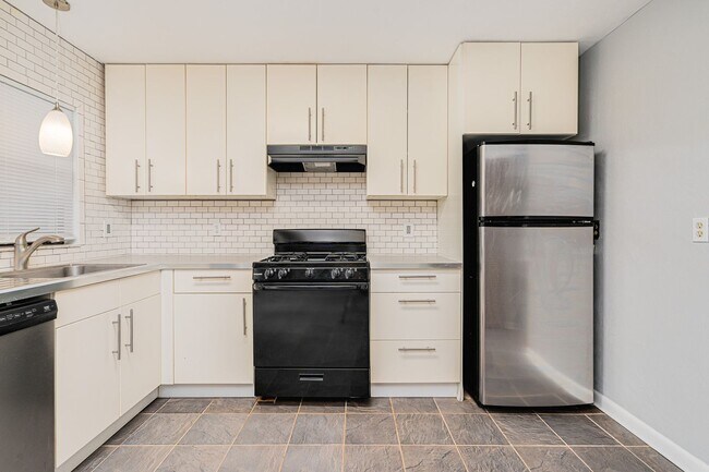 Building Photo - Spacious 2 Bedroom 2 Bath Home in Georgetowne