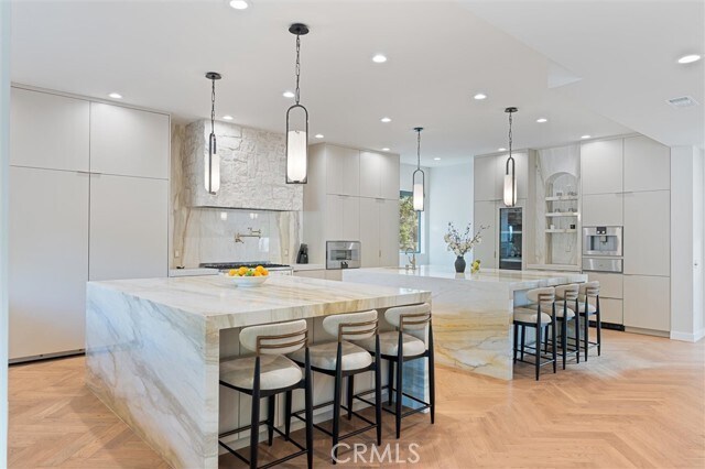 Building Photo - 17437 Oak Creek Ct