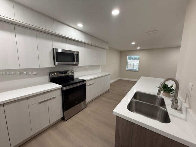 Building Photo - 16432 SW 47th Terrace