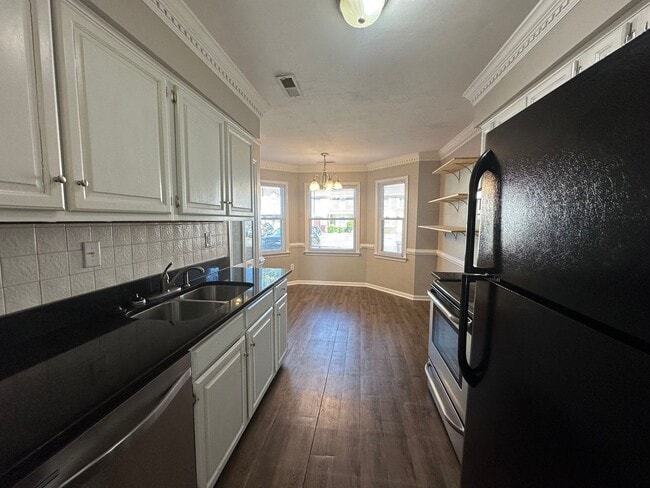 Building Photo - 2-bedroom, 2.5-bath Georgetown Colony Townhouse