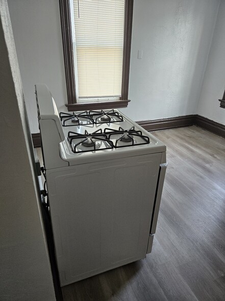 Building Photo - 608 2nd St