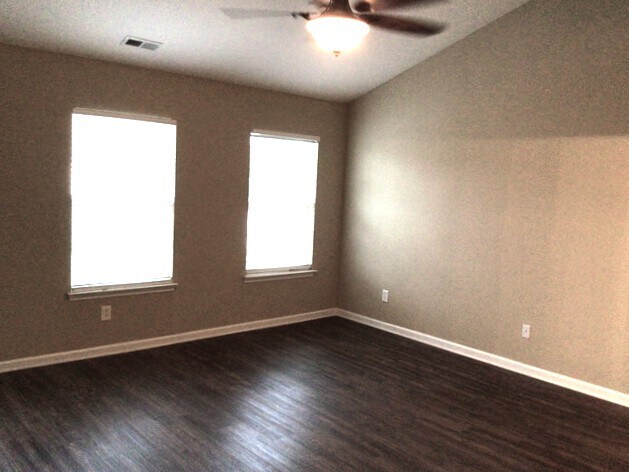 Building Photo - 2524 Ingleside Dr