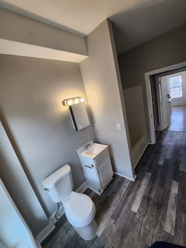 Building Photo - 818 Walnut St