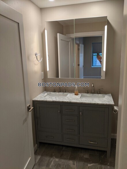 Building Photo - 197 Sidney St