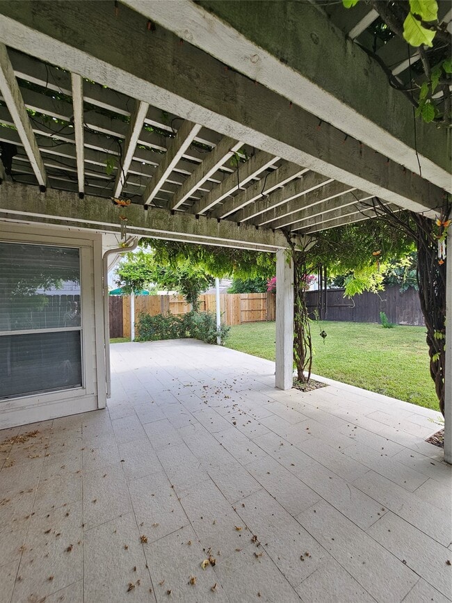 Building Photo - 9207 Dairy View Ln