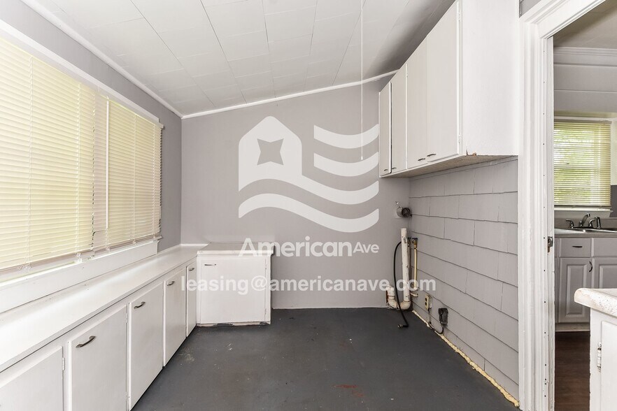 Building Photo - 204 S Adair St