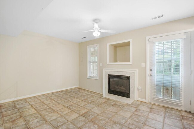 Building Photo - 405 Donelson Loop