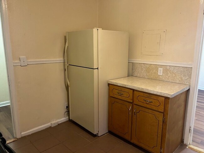 Building Photo - Charming 3-bedroom, 1-bathroom home located in Columbus, GA