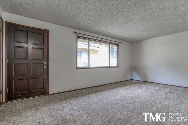 Building Photo - New Carpet & Fresh Paint, Dog Friendly!!