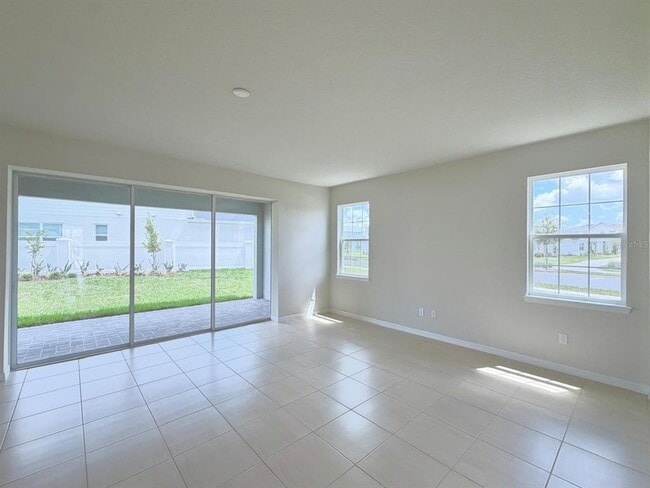 Building Photo - 6985 Oak Commons Way