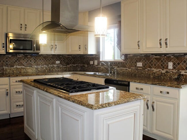 Building Photo - 2412 Woodlake Ct