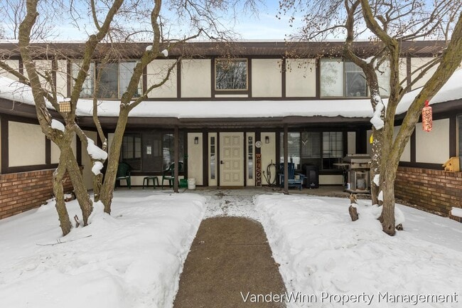 Building Photo - 6556 Bella Vista Dr NE