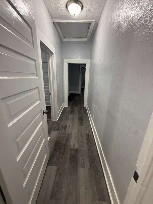 Building Photo - Fully Renovated 2/1-Single Family,  Available for Immediate Rent!